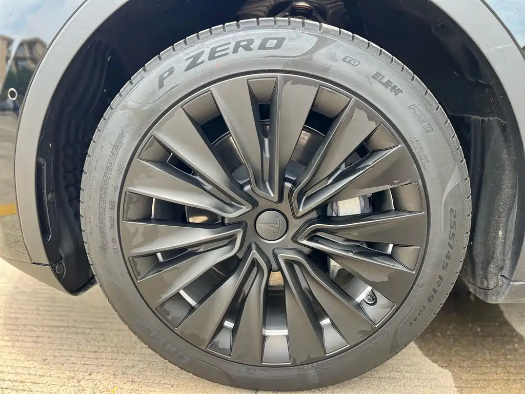 Tesla Model Y 2023 — фото 13
