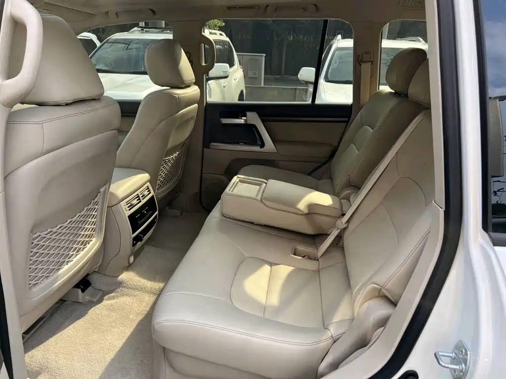 Toyota Land Cruiser 2020 — фото 6