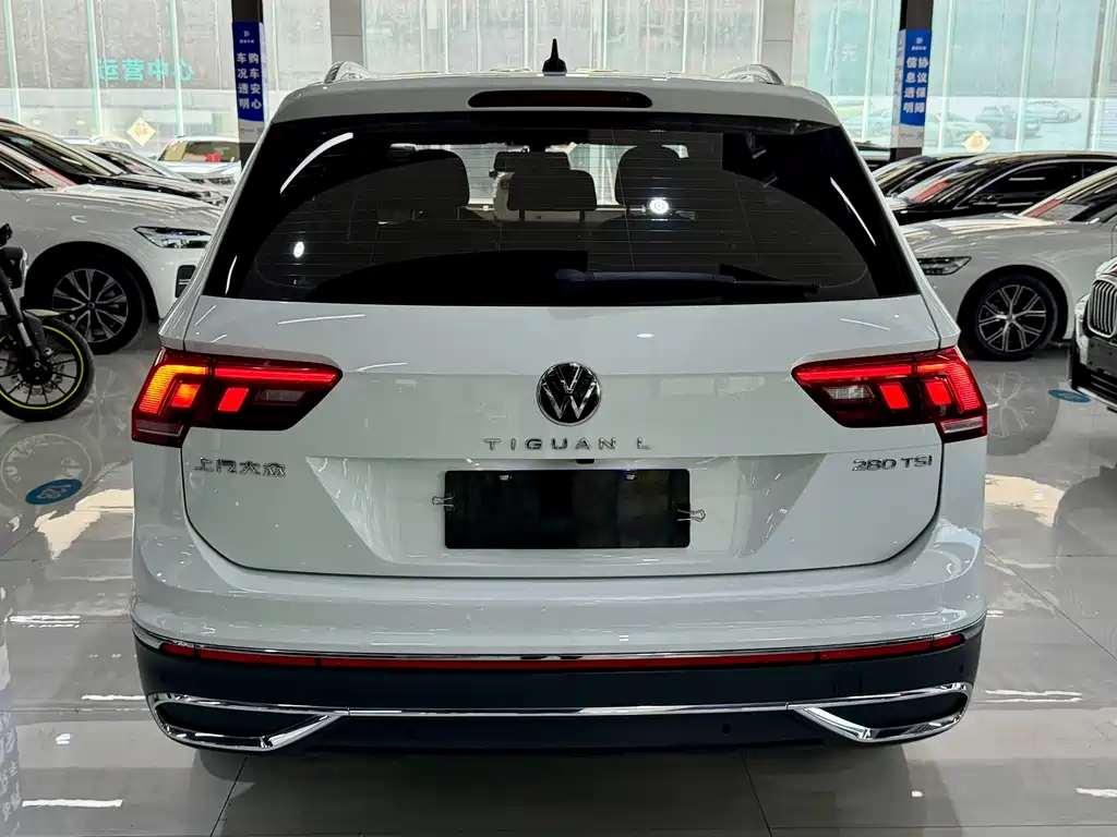 Volkswagen Tiguan L 2023 — фото 11