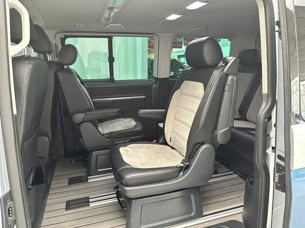 Volkswagen Multivan 2018 — фото 47