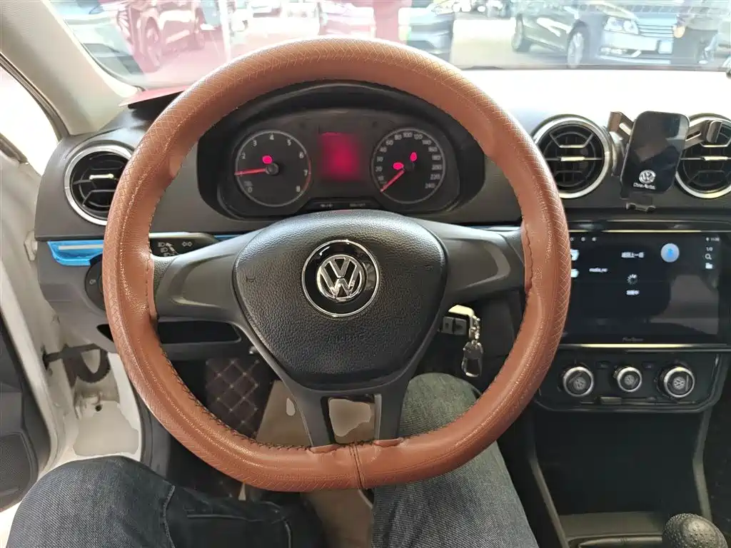 Volkswagen Jetta 2017 — фото 11