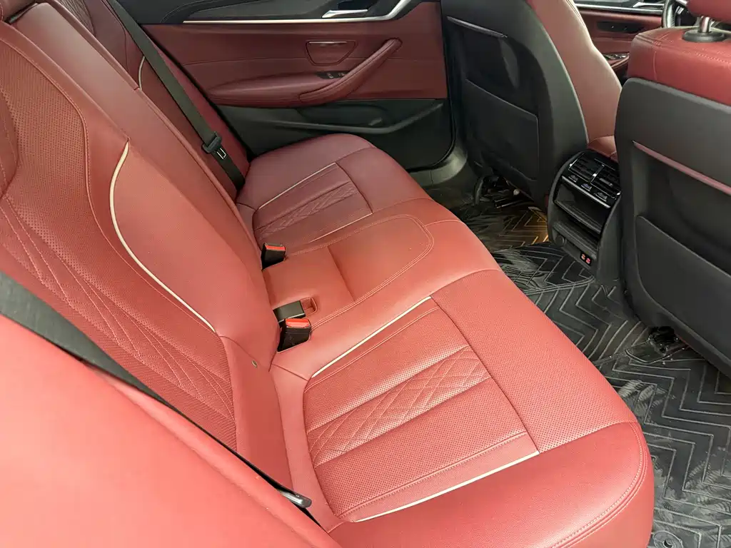 BMW 5 Series 2021 — фото 13