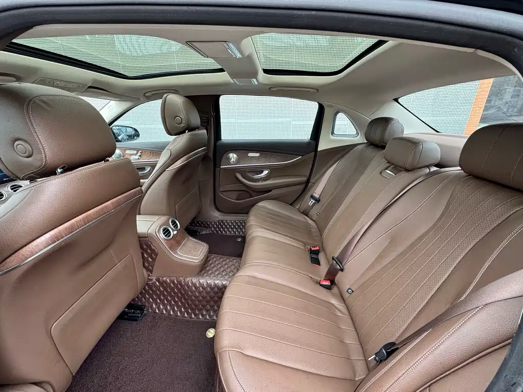 Mercedes-Benz E-Class 2023 — фото 11
