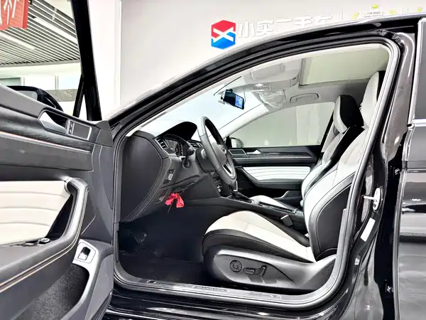 Volkswagen Magotan 2025