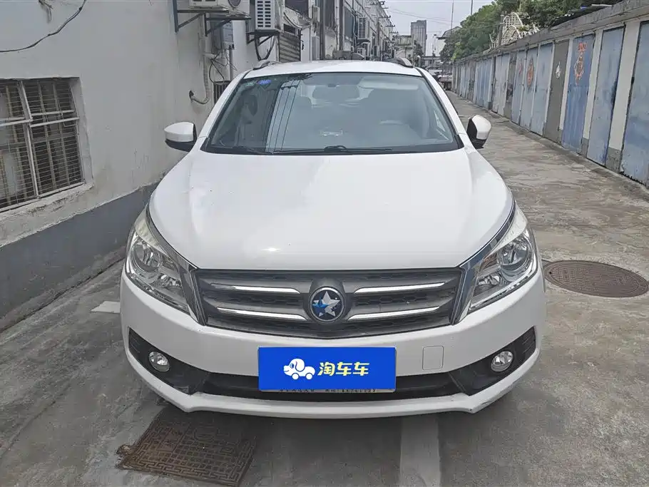 Venucia T70 2015