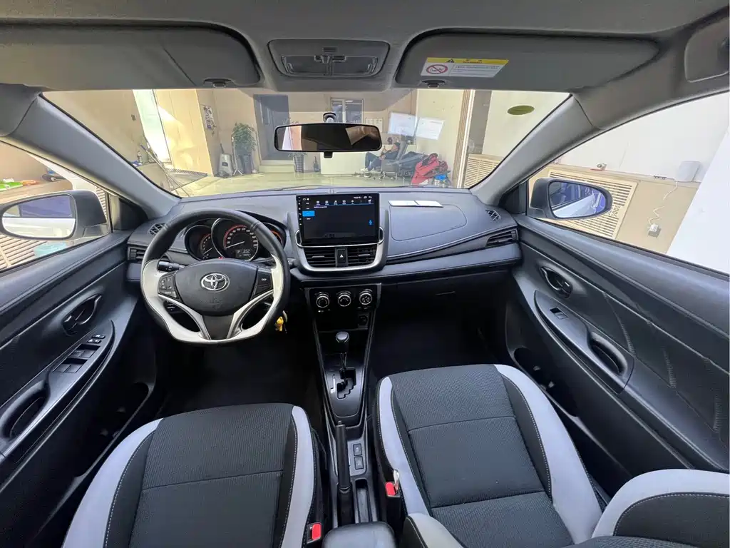 Toyota Yaris L 2022 — фото 9
