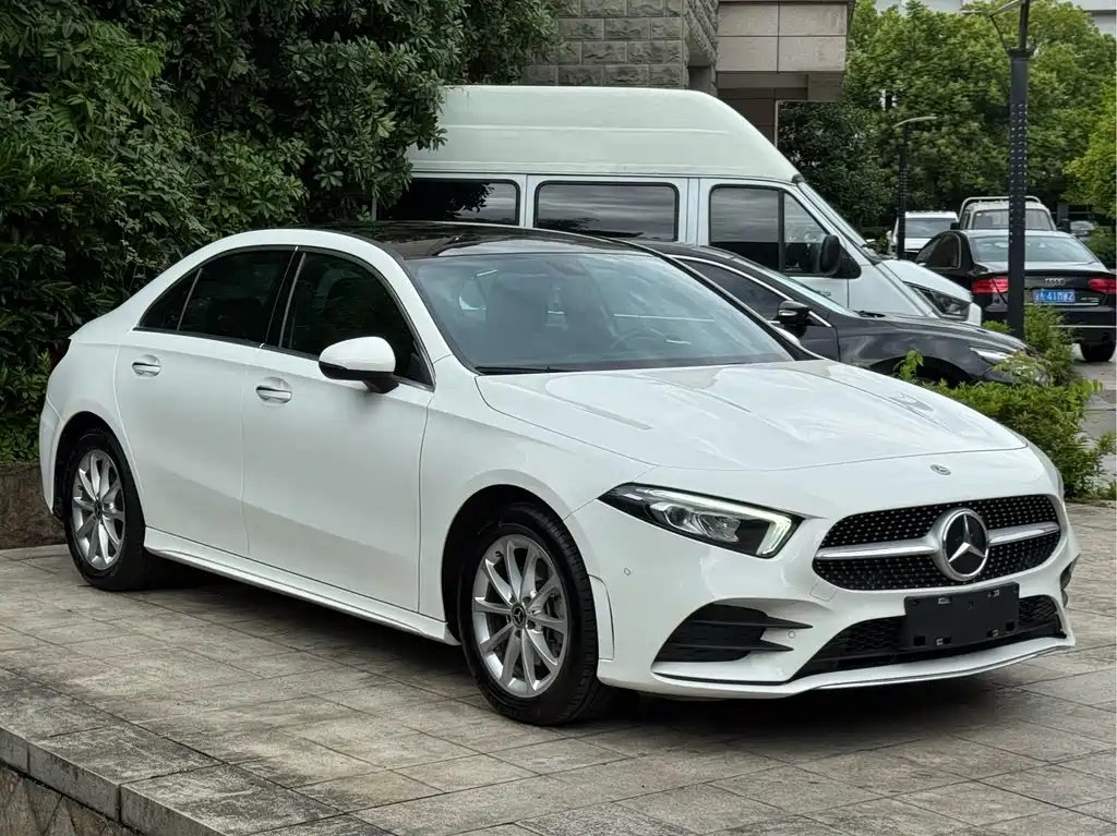 Mercedes-Benz A-Class 2022 — фото 3