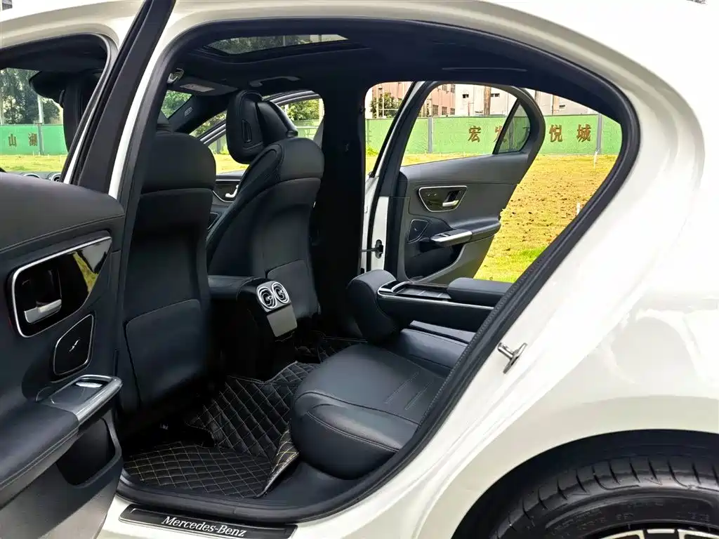 Mercedes-Benz C-Class 2022 — фото 10