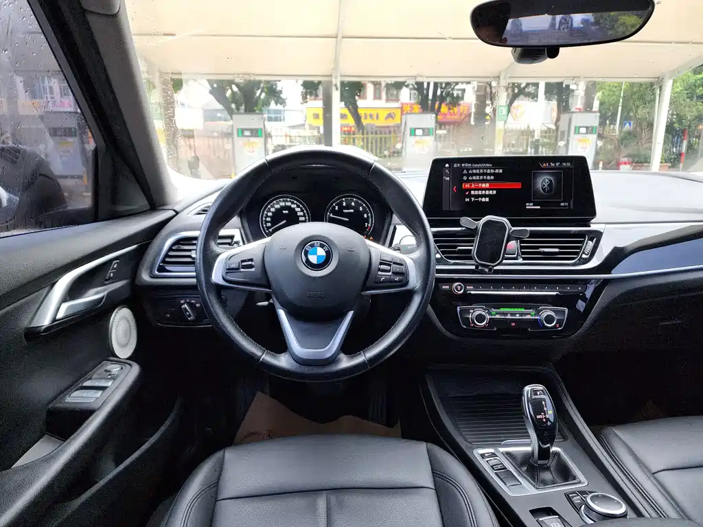 BMW 1 Series 2022 — фото 13