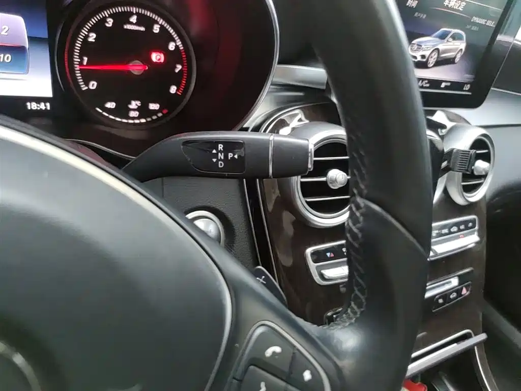 Mercedes-Benz GLC 2018 — фото 14