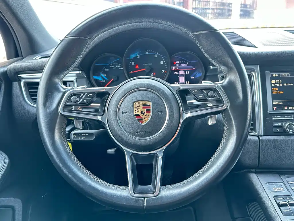 Porsche Macan 2016 — фото 11
