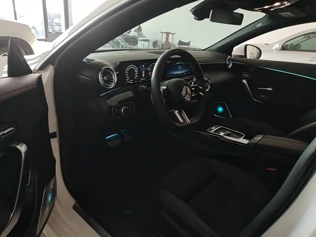 Mercedes-Benz CLA 2025 — фото 15