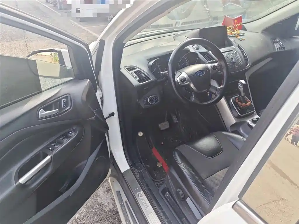 Ford Kuga 2015 — фото 14