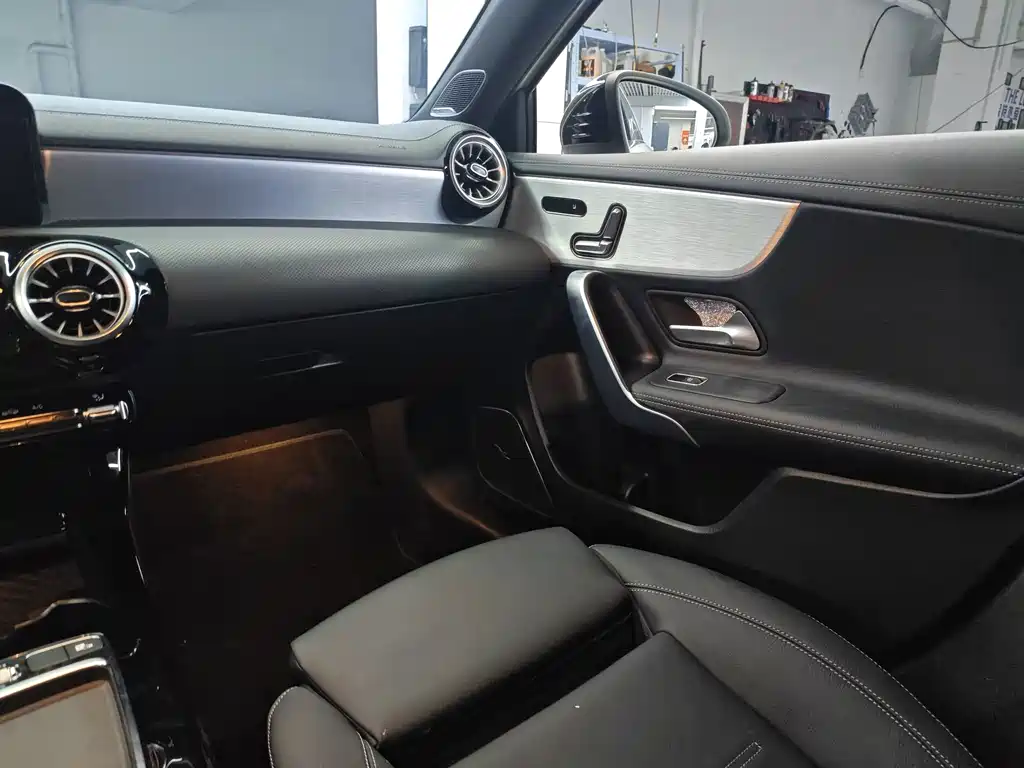 Mercedes-Benz A-Class AMG 2025 — фото 10
