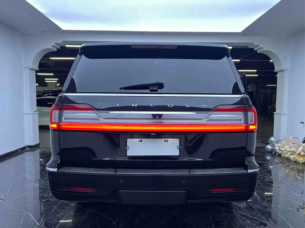 Lincoln Navigator 2019 — фото 18