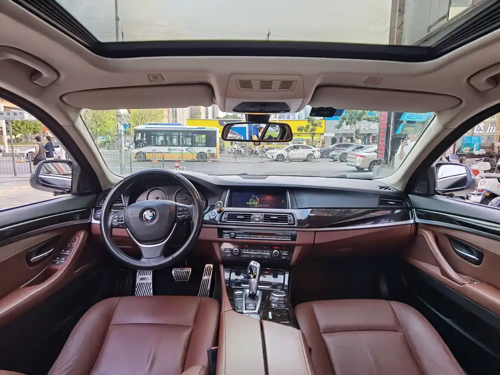 BMW 5 Series 2016 — фото 10