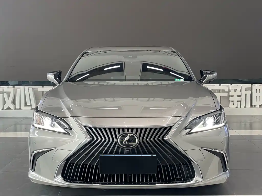 Lexus ES 2020 — фото 2