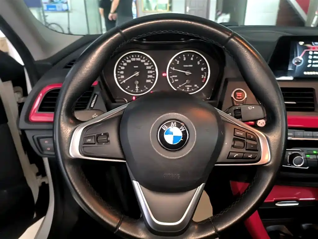 BMW 1 Series 2017 — фото 11