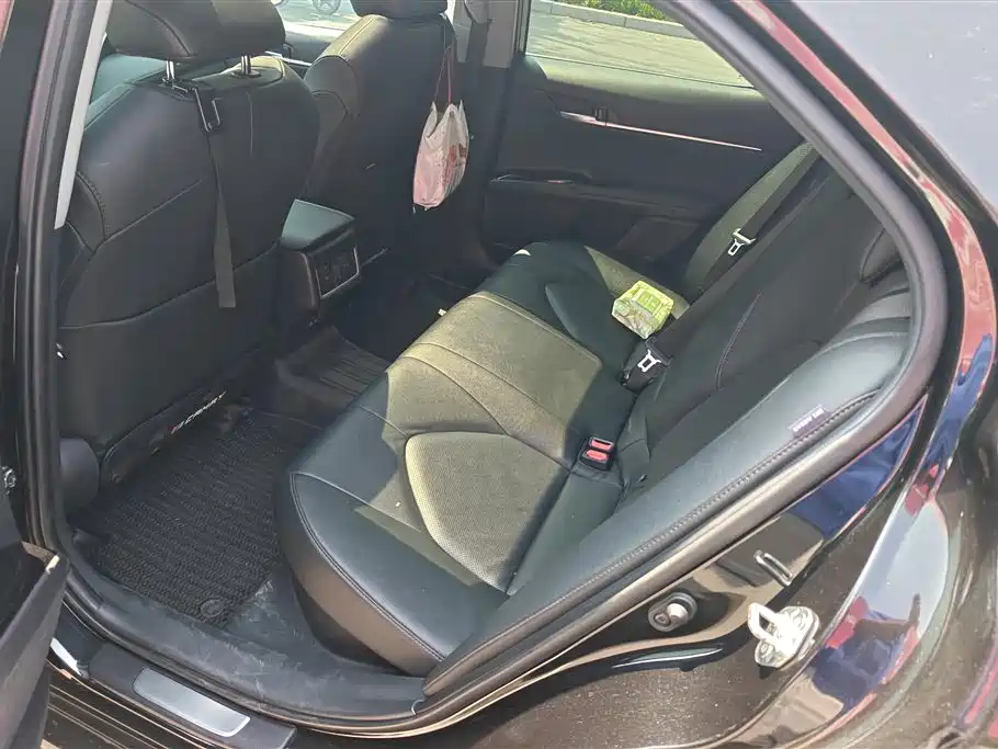 Toyota Camry 2023 — фото 11