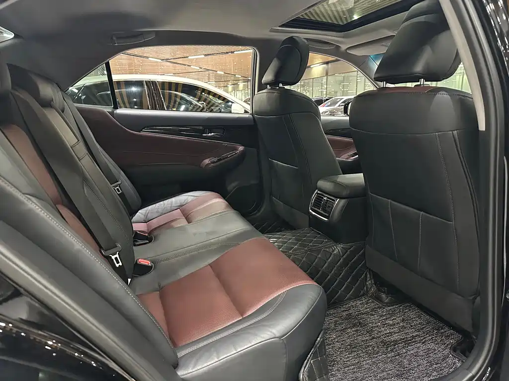 Toyota Crown 2019 — фото 10