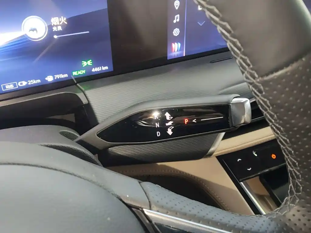 Buick GL8 New Energy 2025 — фото 10