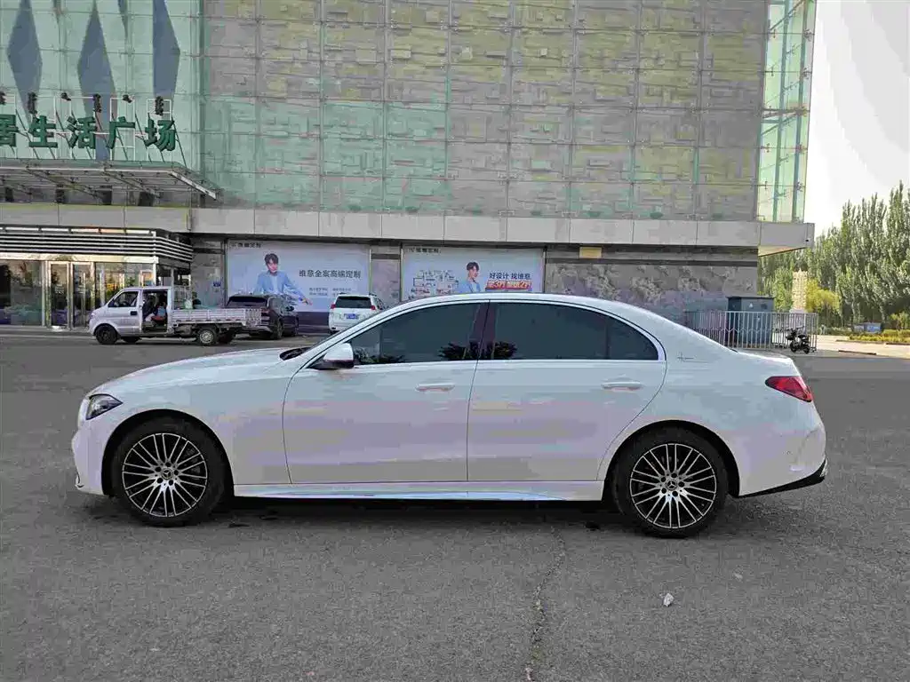 Mercedes-Benz C-Class 2025 — фото 12