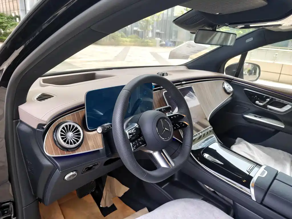 Mercedes-Benz EQE SUV 2025 — фото 21
