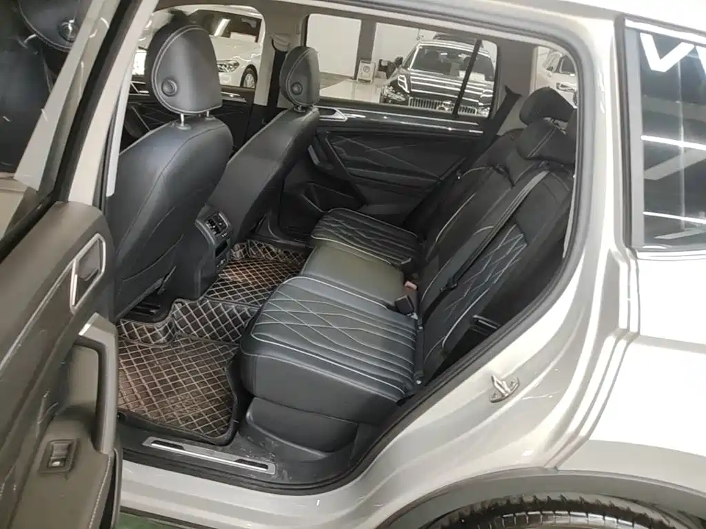 Volkswagen Tiguan L 2023 — фото 17