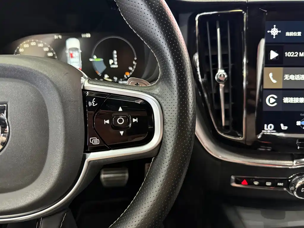 Volvo XC60 Plug-In Hybrid 2019 — фото 7