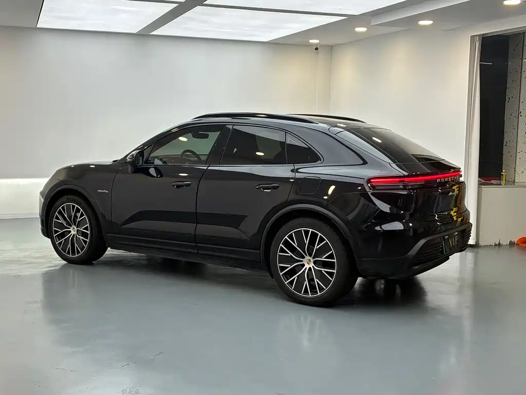 Porsche Macan EV 2025 — фото 14