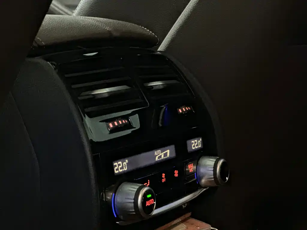BMW 5 Series 2022 — фото 12
