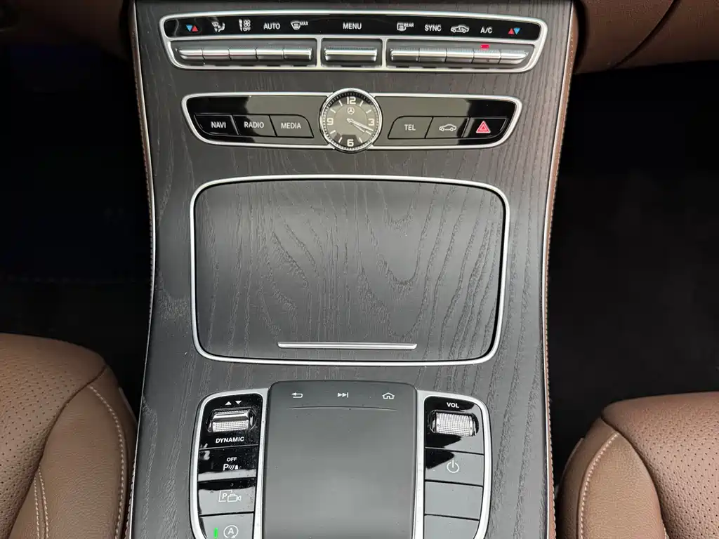 Mercedes-Benz E-Class 2020 — фото 27