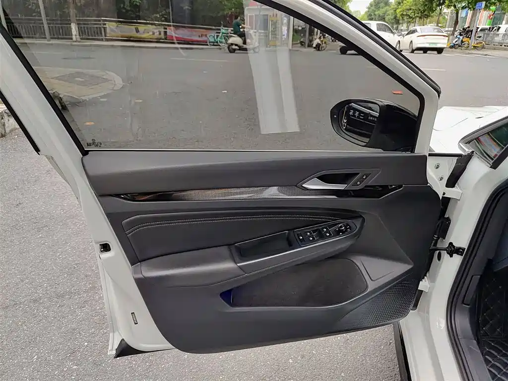 Volkswagen Golf 2021