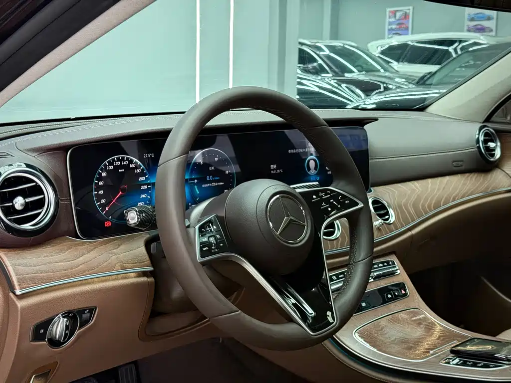 Mercedes-Benz E-Class 2023 — фото 9