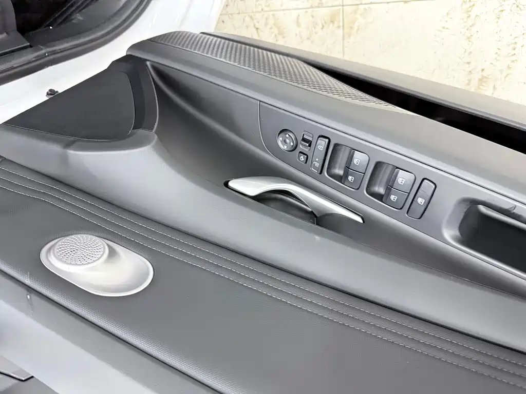 Hyundai Elantra 2023 — фото 19