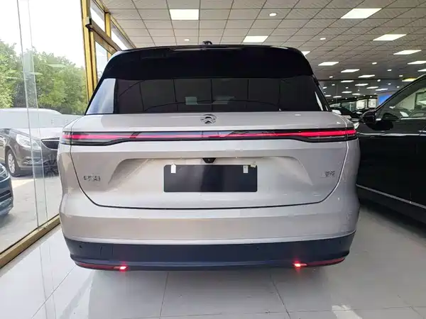 NIO ES8 2024