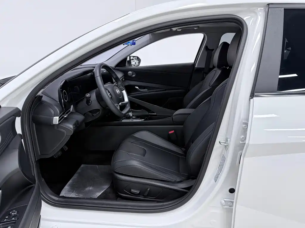 Hyundai Elantra 2023 — фото 10