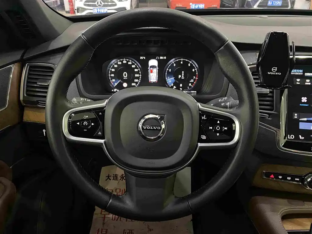 Volvo XC90 2021 — фото 12