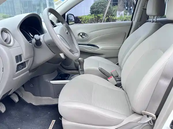 Nissan Sunny 2014