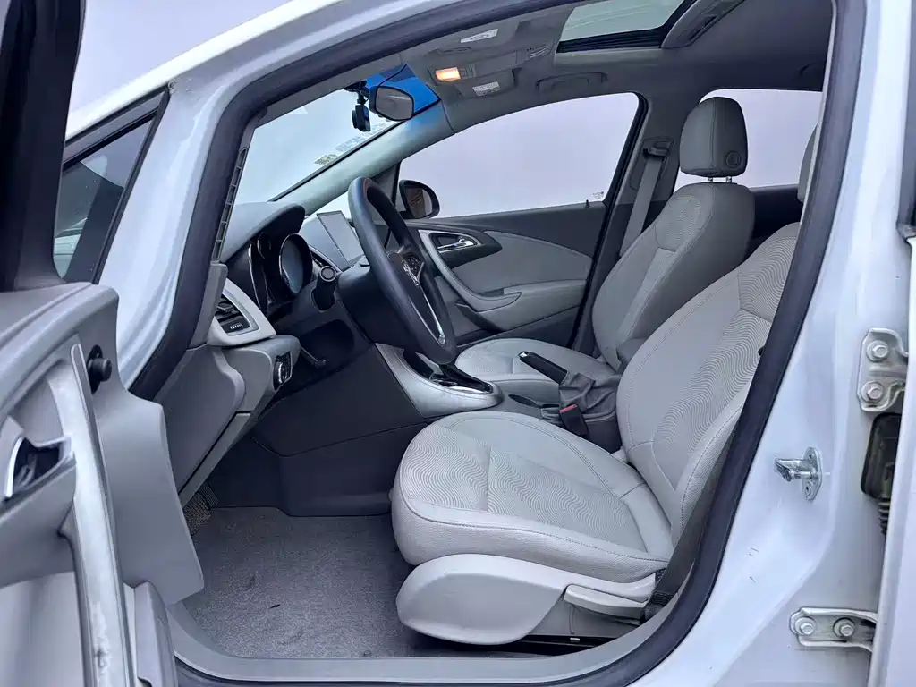 Buick Excelle 2013