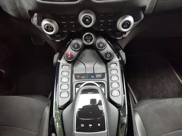 Aston Martin V8 Vantage 2019