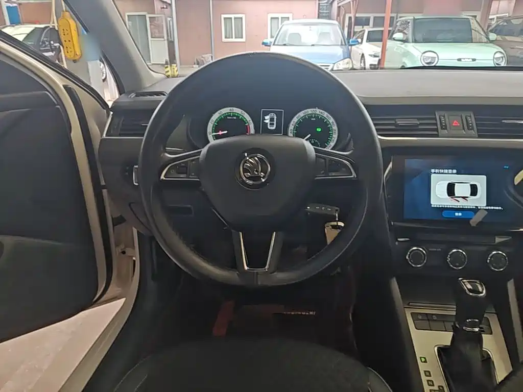 Skoda Octavia 2021 — фото 11