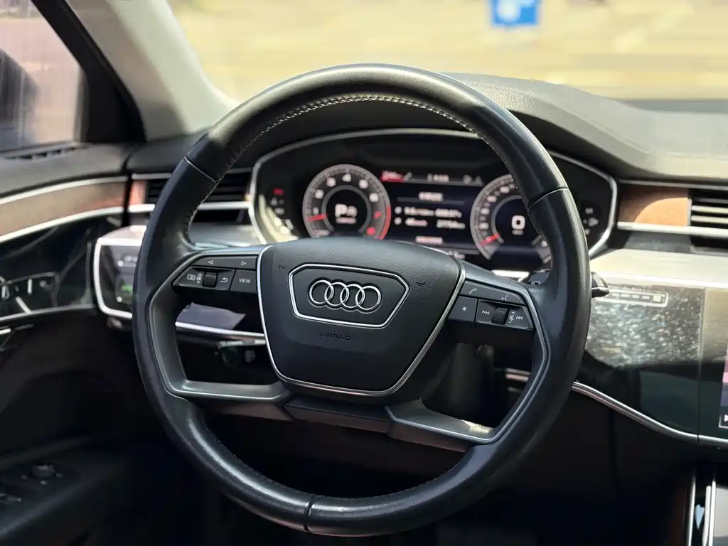 Audi A8 2019 — фото 10
