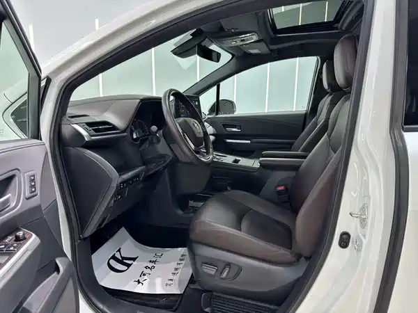 Toyota Granvia 2024