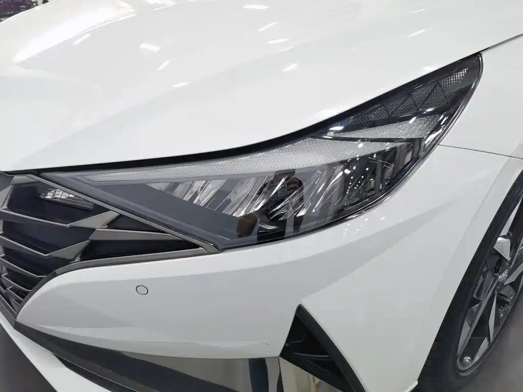 Hyundai Elantra 2022