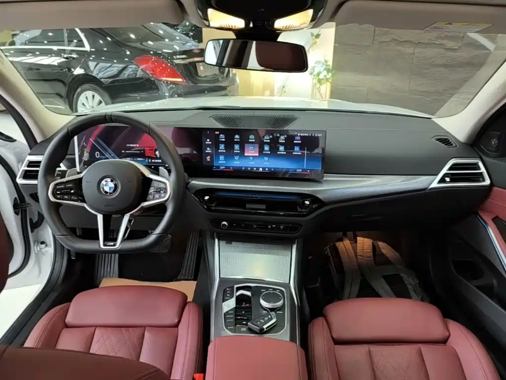 BMW 3 Series 2025 — фото 10