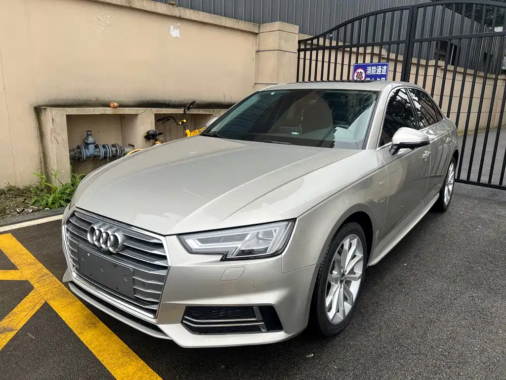 Audi A4L 2018 — фото 1