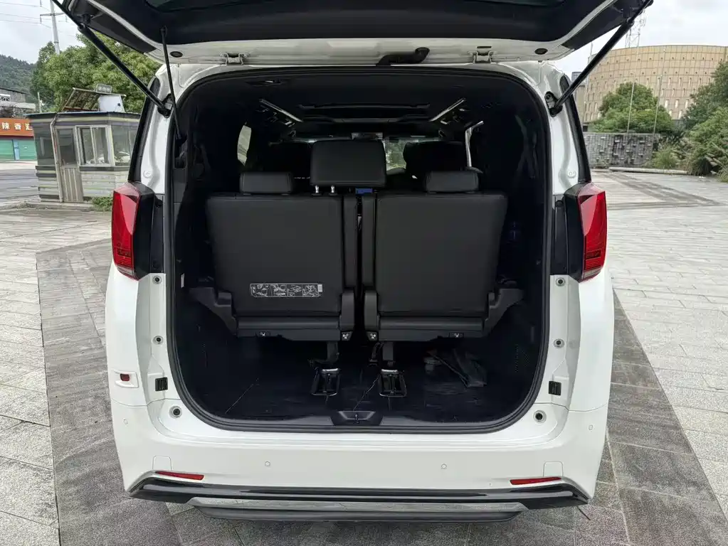 Toyota Alphard 2023 — фото 14