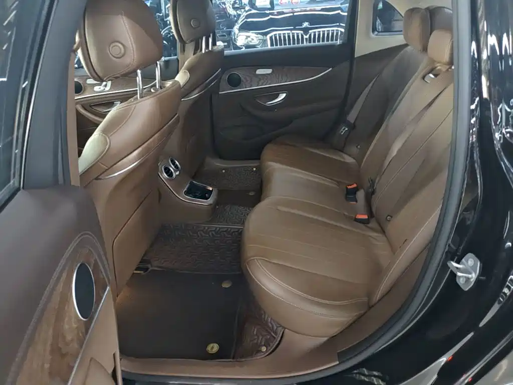 Mercedes-Benz E-Class 2023 — фото 17