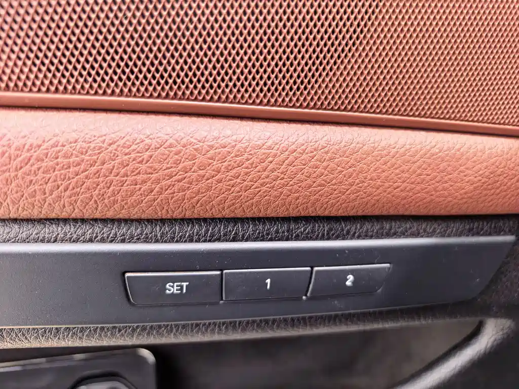 BMW 5 Series 2017 — фото 12